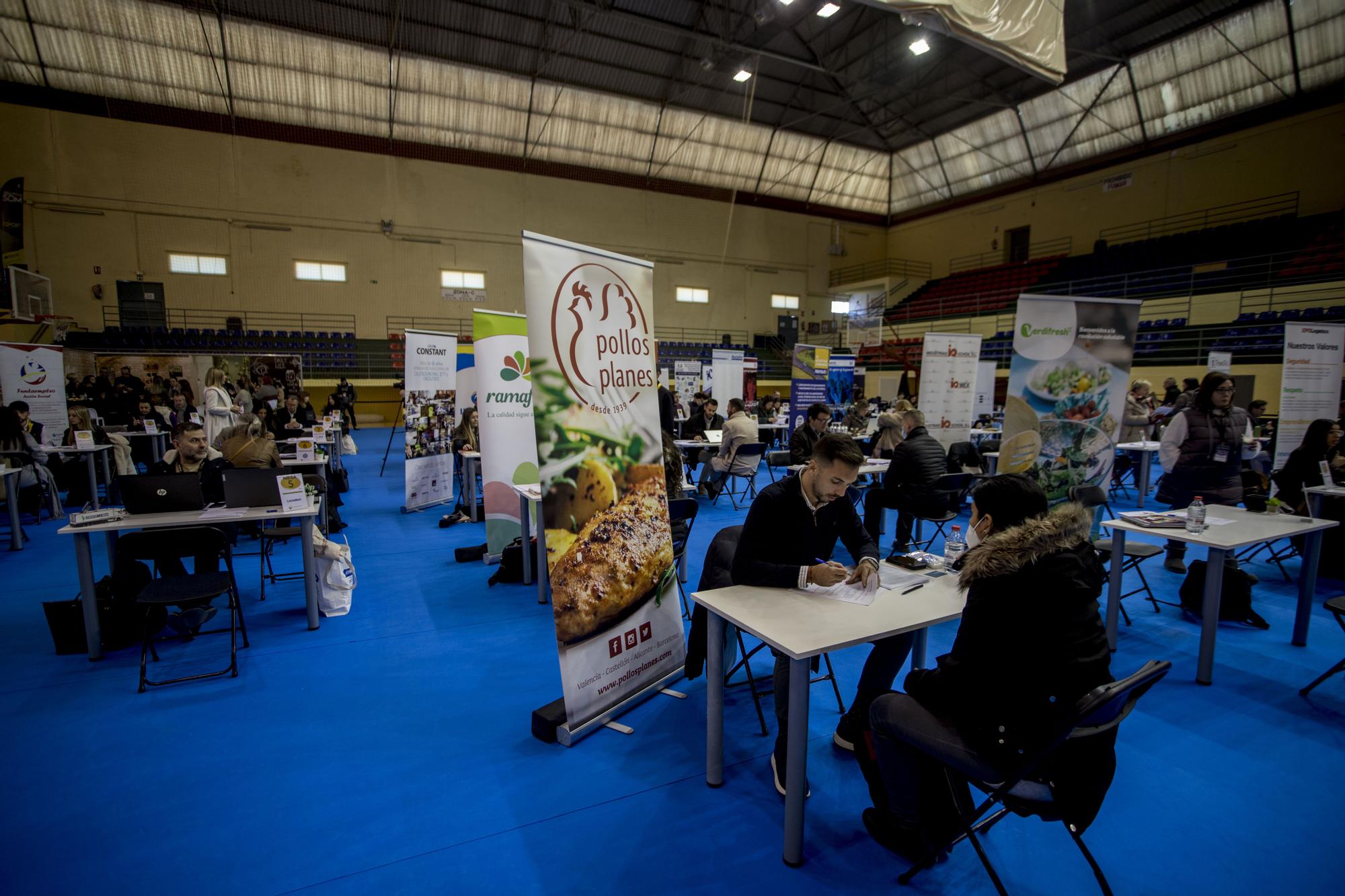 La Feria del Empleo de Riba-roja conecta a un centenar de empresas con 2.000 candidatos