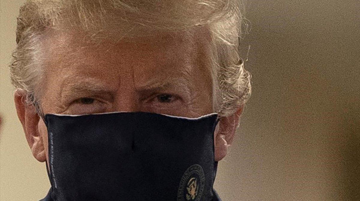 zentauroepp54100782 file photo  u s  president donald trump wears a mask while v200724113834