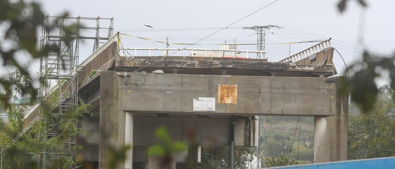 El puente de Santa Marta luce sin vano central desde el pasado mes de octubre.