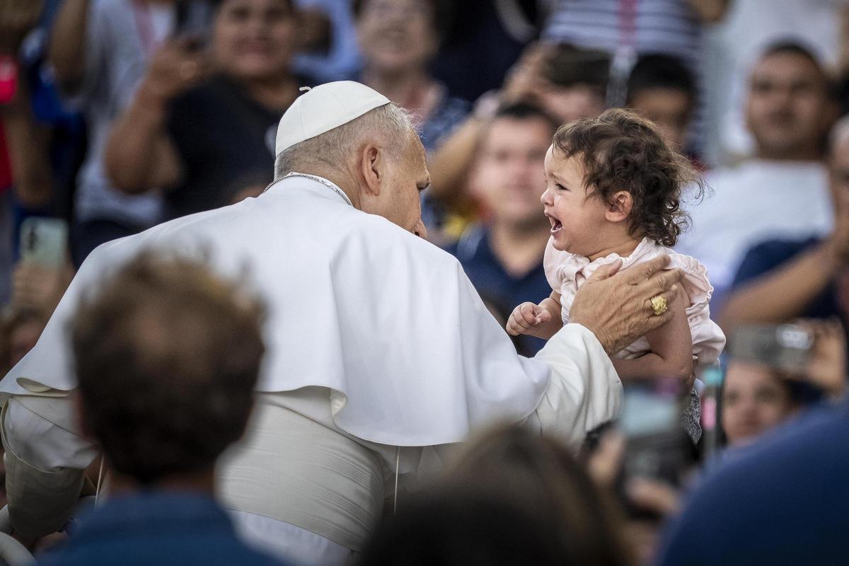 Vigilia del Papa León XIV en el Estadio Olímpico Lluís Companys.