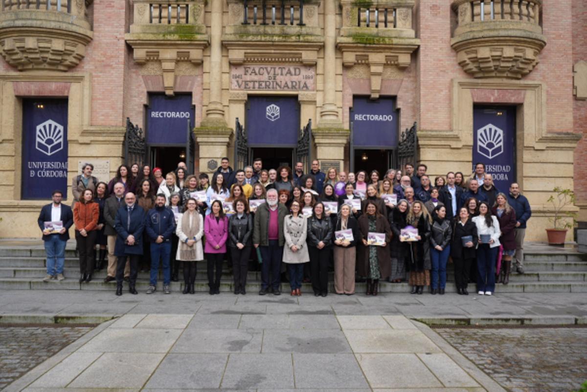 Foto de familia de la entrega de los premios María Zambrano y otras distinciones en la UCO.