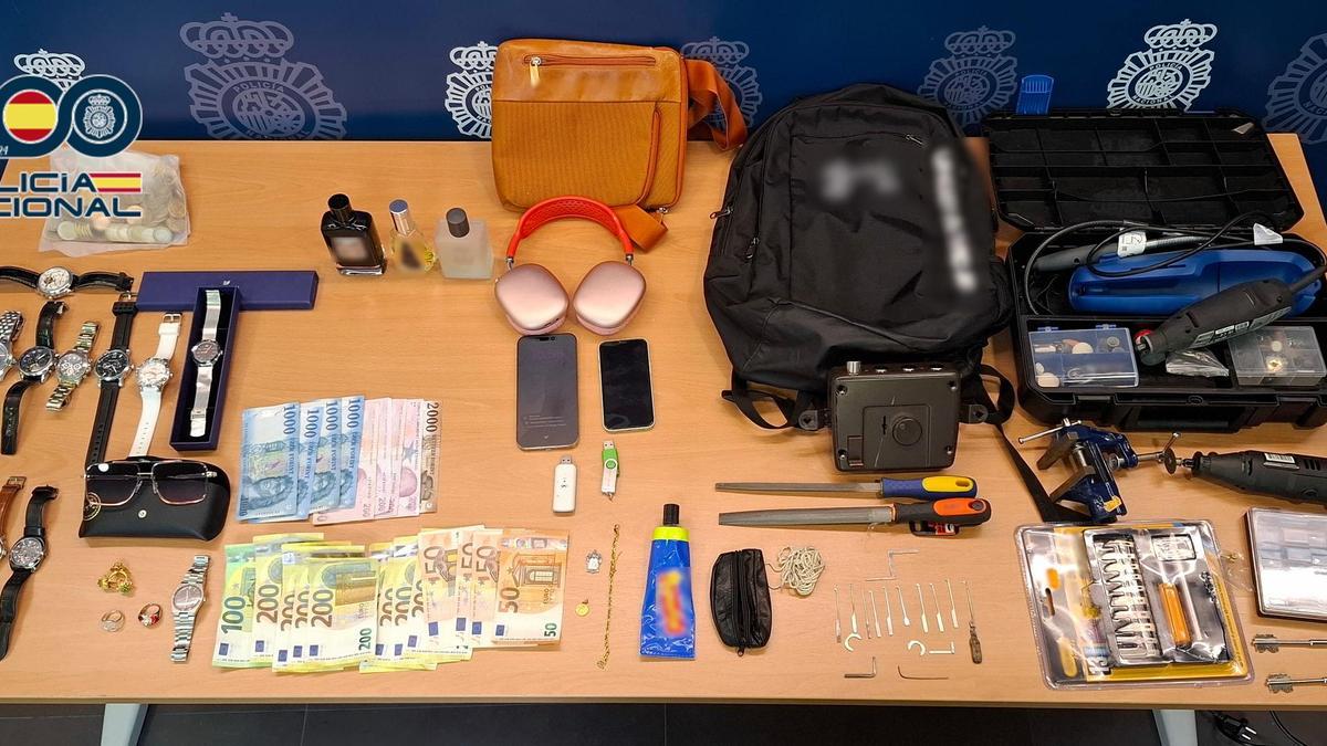Algunos objetos robados intervenidos por la Policía Nacional.