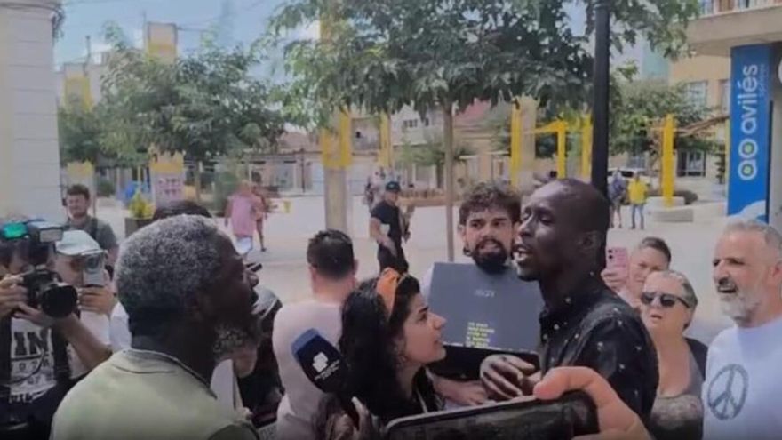 Vecinos de Torre Pacheco protestan: "Fuera fascistas de nuestros barrios"