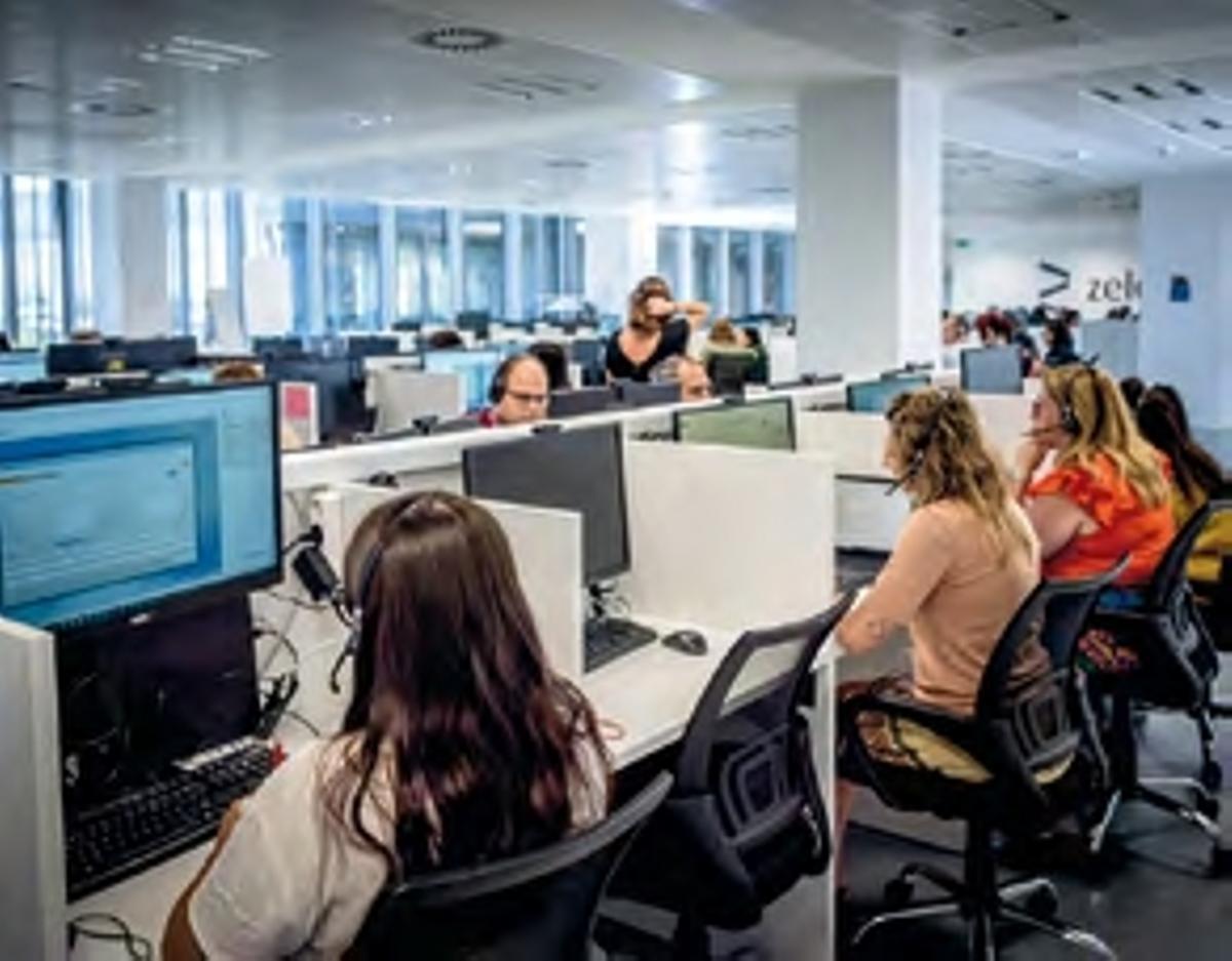 Imagen de archivo de trabajadoras del servicio de atención al cliente de WiZink en Zaragoza.