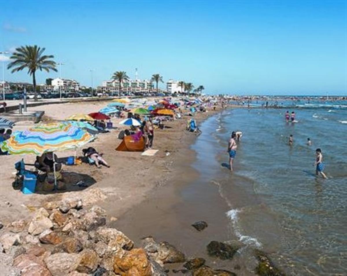 Aigua controlada 8 La platja de Cunit, que ostenta la bandera blava per la seva qualitat. Aigua controlada 8 La platja de Cunit, que ostenta la bandera blava per la seva qualitat.