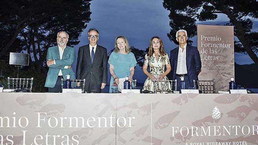 Ignacio Polanco, SimÃ³n Pedro BarcelÃ³, Annie Ernaux, Marta Buadas y Basilio Baltasar, ayer, durante la entrega del premio.