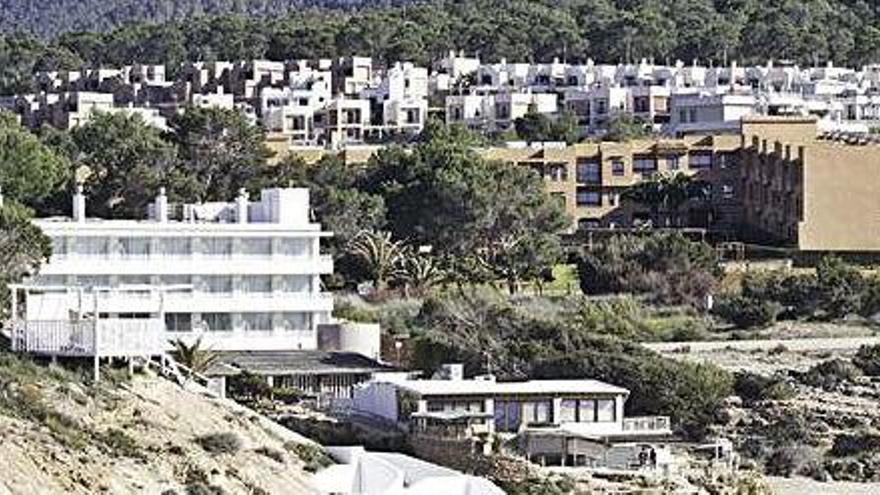 La urbanización que rodea la playa de Cala Tarida, en una imagen de archivo.