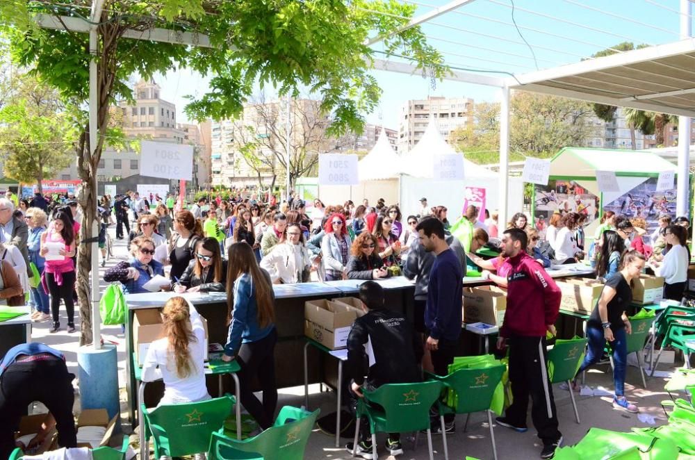 Entrega de dorsales de la III Carrera de la Mujer