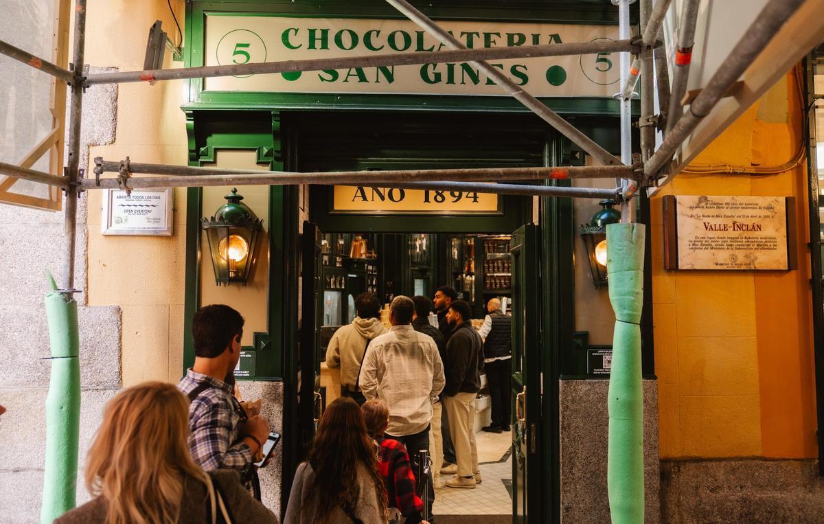 Entrada a uno de los locales de la chocolatería San Ginés a pocos metros de la Puerta del Sol.