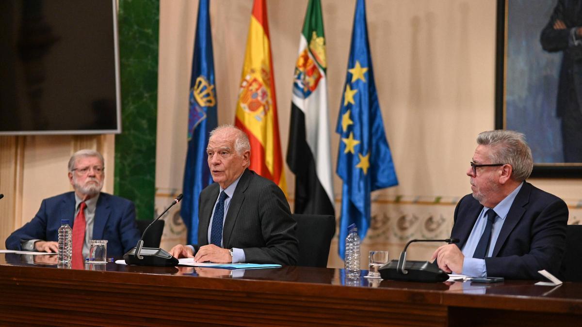 Josep Borrell, ayer por la tarde-noche en Badajoz.
