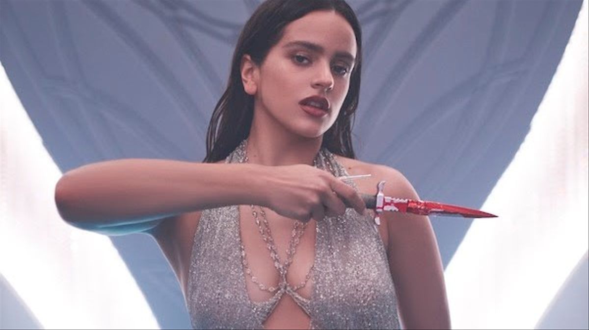 Rosalía, en una imagen del videoclip de ’La fama’.