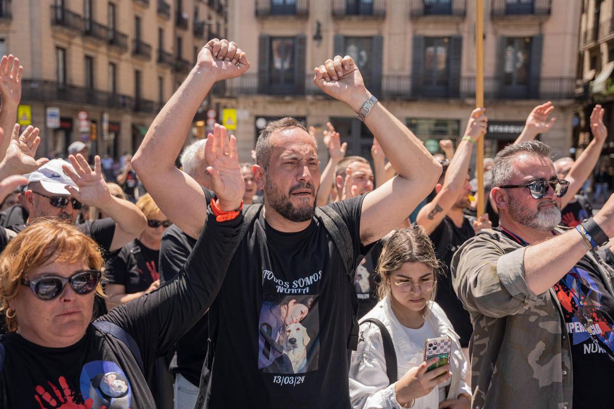 Trabajadores de prisiones se manifiestan en Barcelona para tener mayor seguridad.