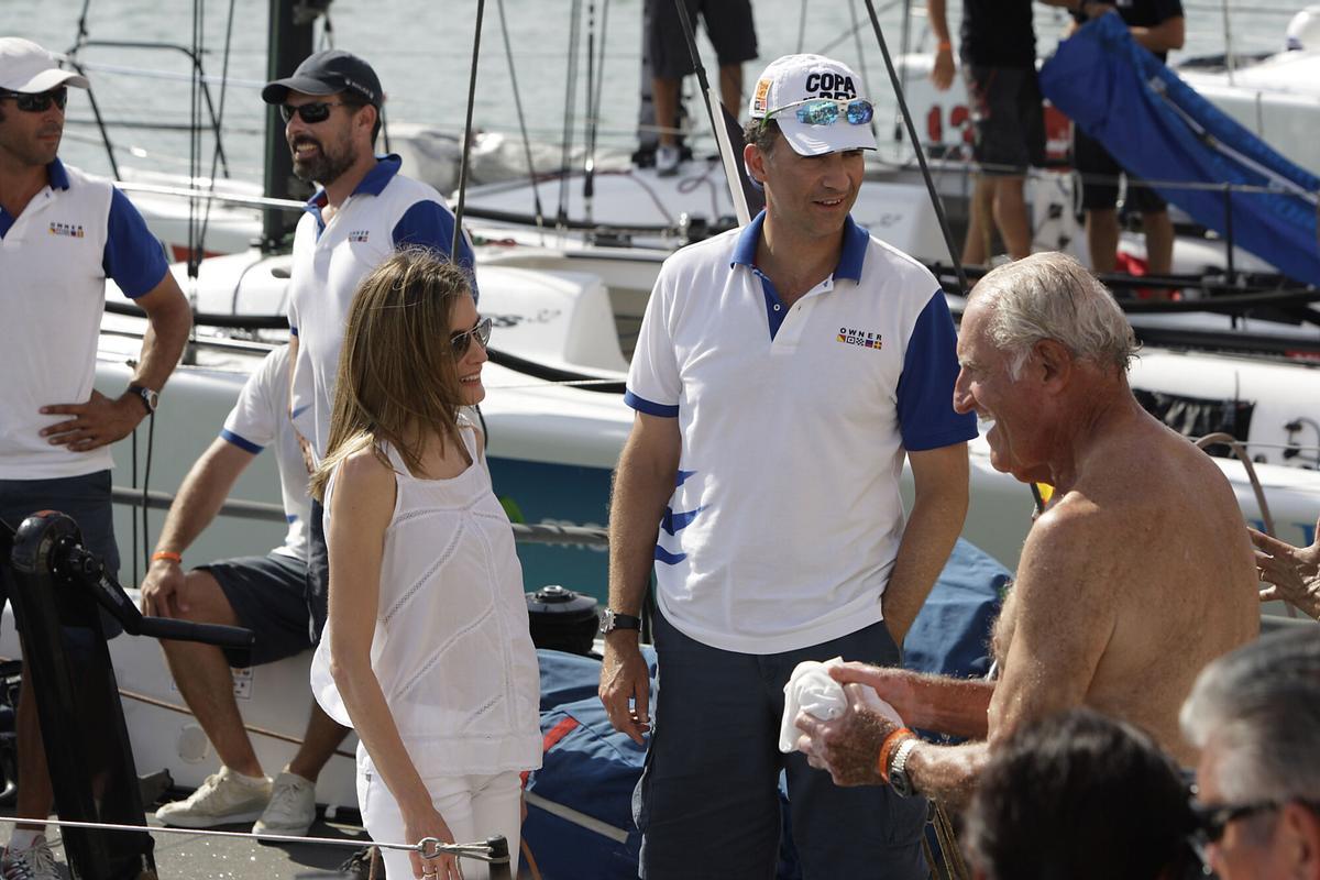 José Cusí con el entonces príncipe Felipe y la princesa Letizia en el Club Náutico de Palma