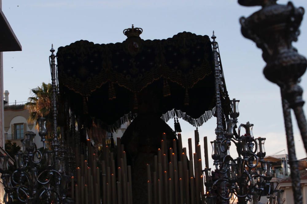 La Virgen de la Estrella ha protagonizado este sábado una salida extraordinaria con motivo del 50 aniversario de la fundación de la hermandad, con sede en Santo Domingo, y que ha llevado a esta imagen a la Catedral de Málaga para celebrar una solemne eucaristía presidida por el obispo de Málaga, Jesús Catalá, y realizar por la tarde una procesión de regreso a la sede canónica por las calles del Centro.