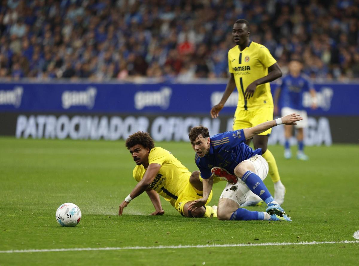 Una imagen del partido entre el Real Oviedo y el Villarreal