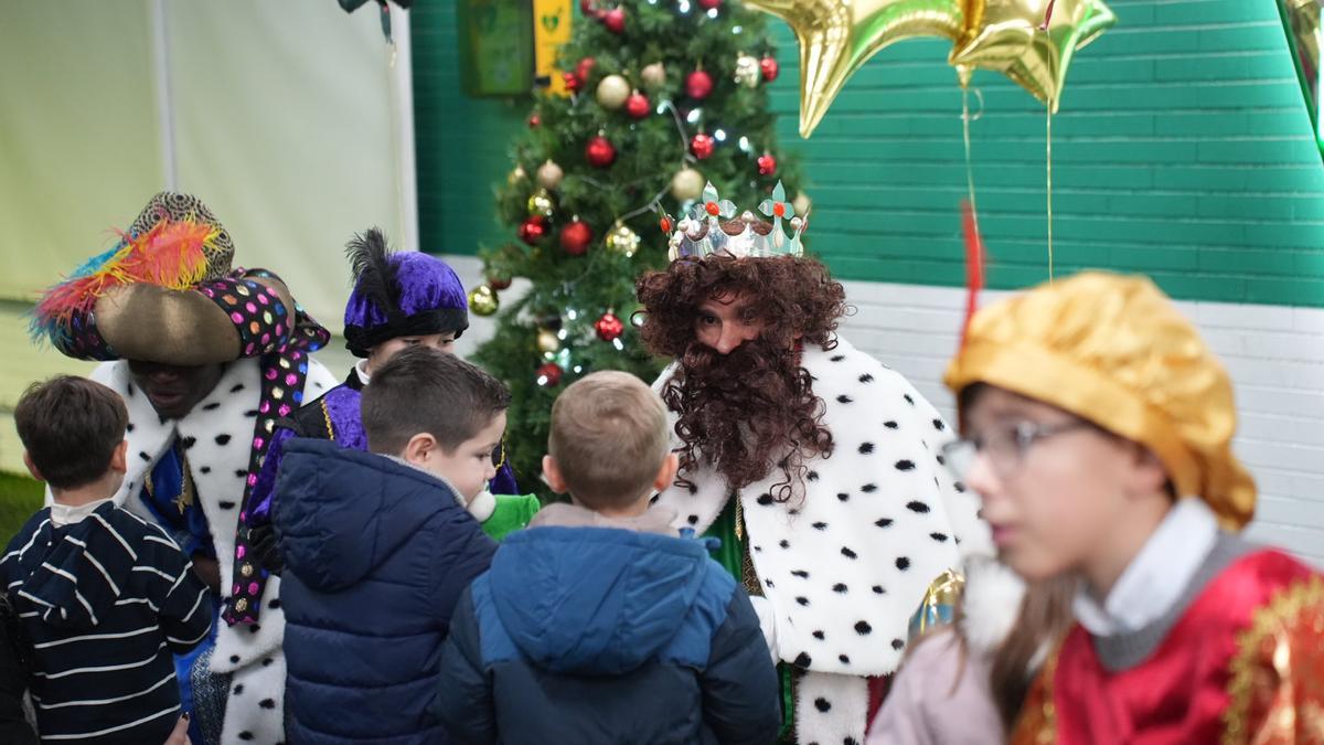 La recepción de Los Reyes Magos en El Arcángel, en imágenes
