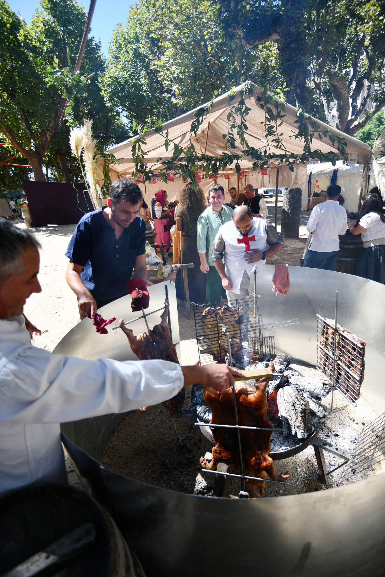 Cortesanos, bufones, damas y caballeros celebran el retorno de su señor: la Feira Franca anima Pontevedra