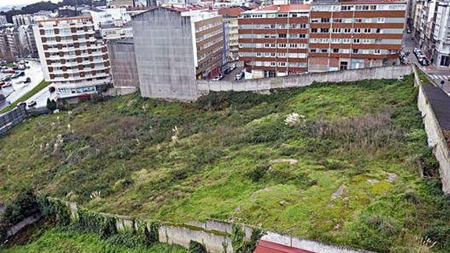 Solar de la antigua residencia de las Adoratrices, que debe ser recalificado en el plan general.