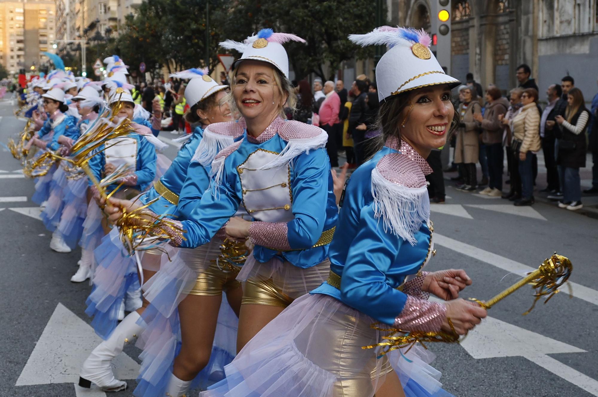 Máscaras, plumas y mucho brillo para disfrutar del fantástico mundo del entroido