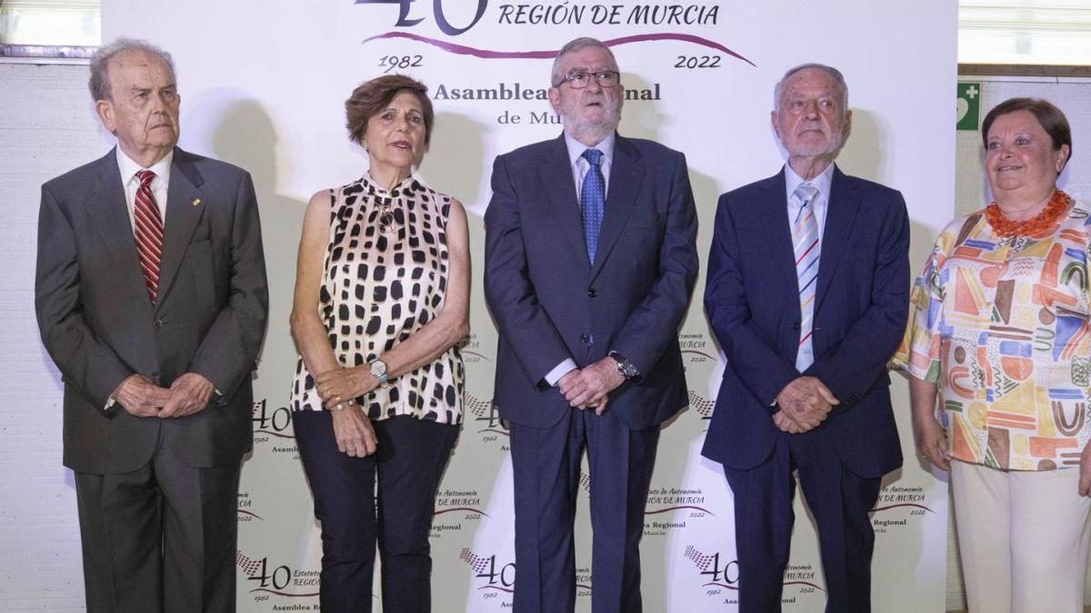 De izquierda a derecha, José Plana,
Rosa Peñalver, Alberto Castillo, Francisco
Celdrán y Encarna Fernández de Simón.  A.R.