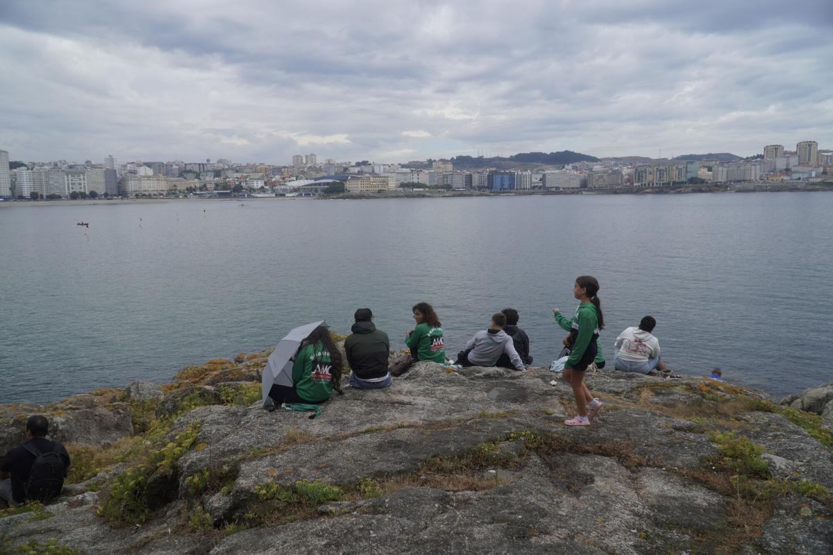 El CR Cabo da Cruz, en la categoría masculina, y el CR Salgado-Perillo, en la femenina resultaron ganadores del Trofeo Teresa Herrera de Traineras disputado este fin de semana en la ensenada del Orzán. El CR Cabo da Cruz, en la categoría masculina, y el CR Salgado-Perillo, en la femenina resultaron ganadores del Trofeo Teresa Herrera de Traineras disputado este fin de semana en la ensenada del Orzán.