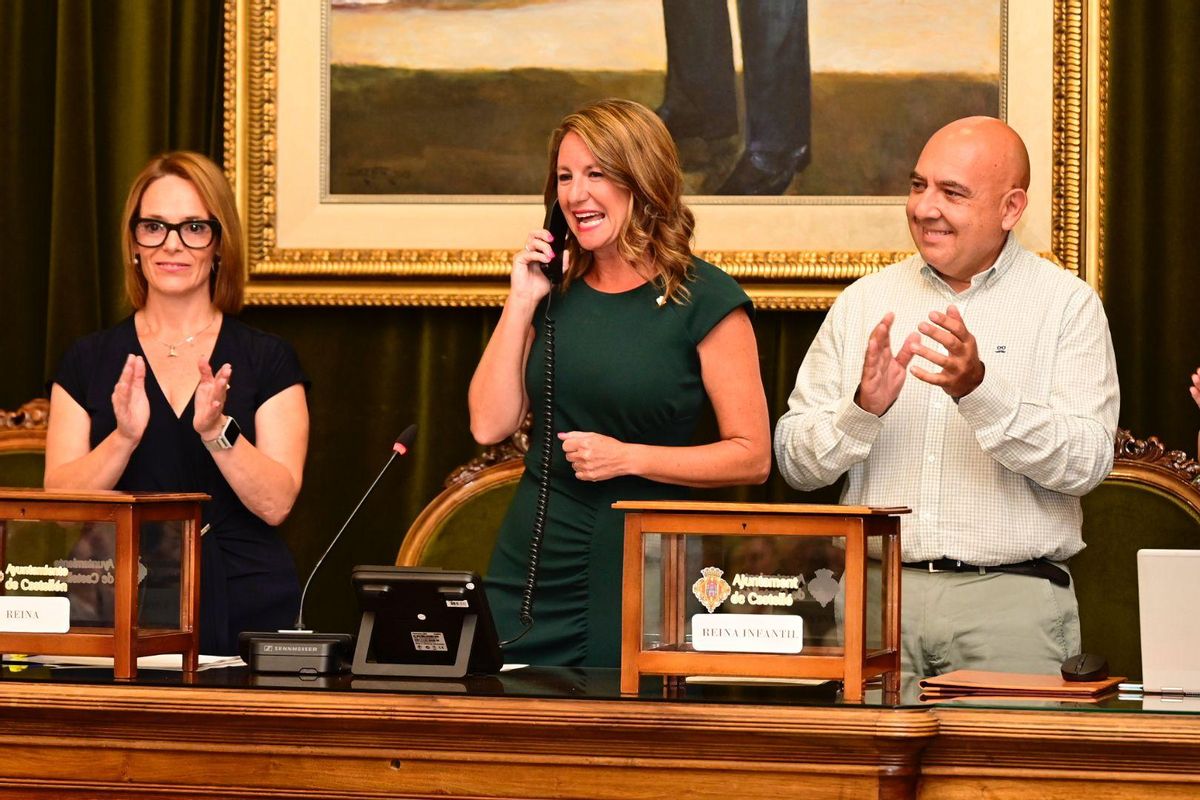 Momento de la llamada de la alcaldesa, Begoña Carrasco, a las reinas de las fiestas de Castelló 2026.