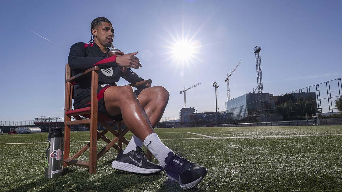 Araujo habla sobre la polémica jugada de Champions contra el PSG