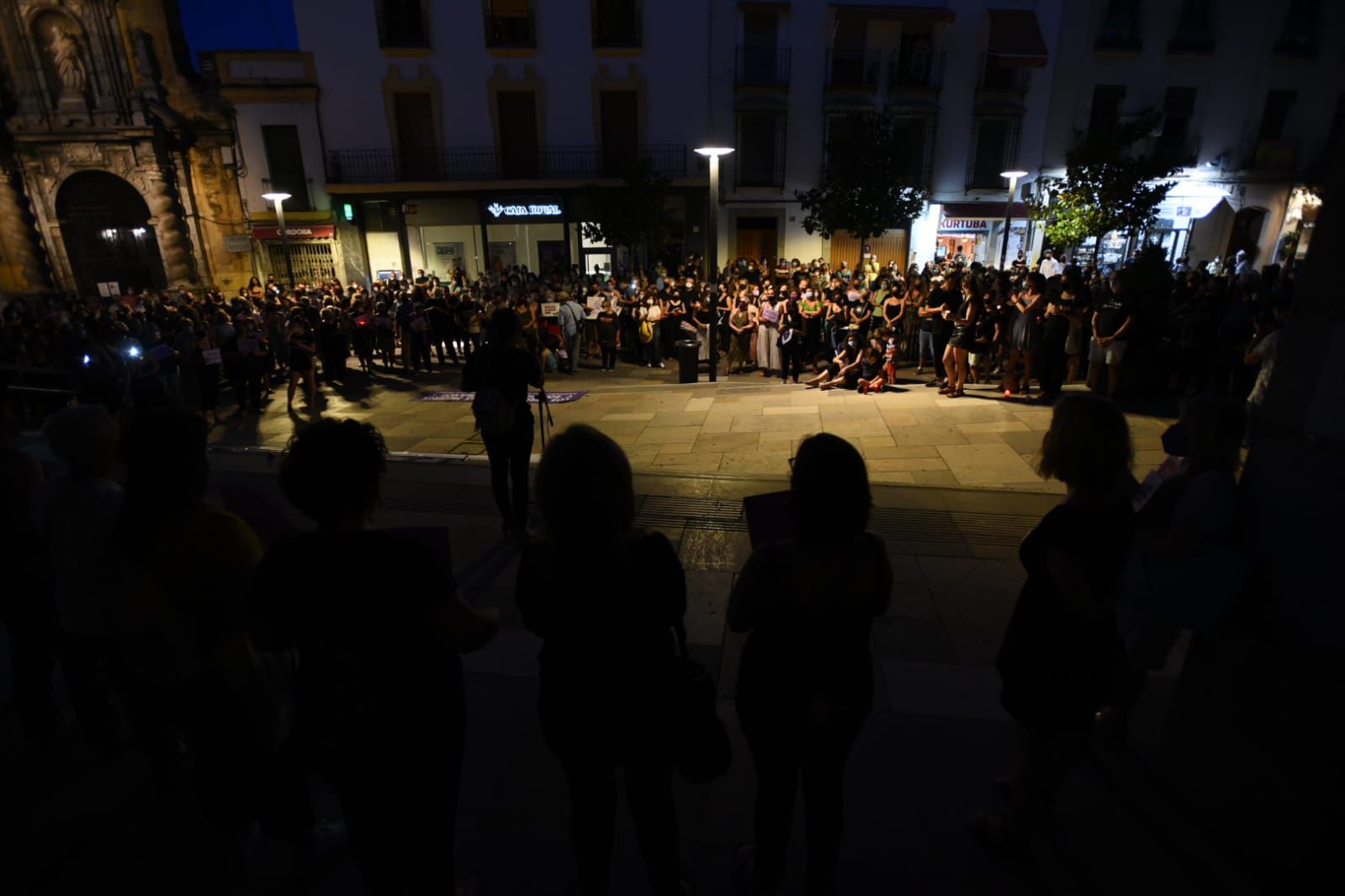 Córdoba sale a la calle para mostrar su repulsa por los últimos crímenes machistas