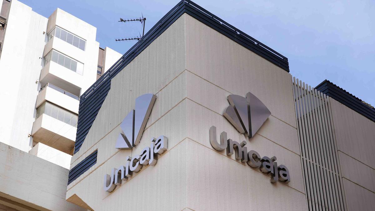 La sede de Unicaja Banco, en la avenida de Andalucía