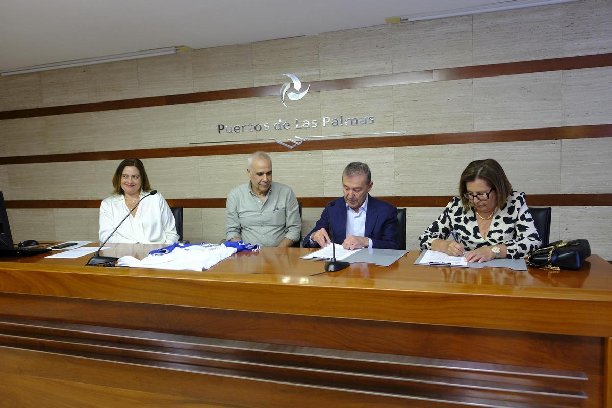 Firma del convenio de colaboración de la Fundación del CD Tenerife con el Puertos.