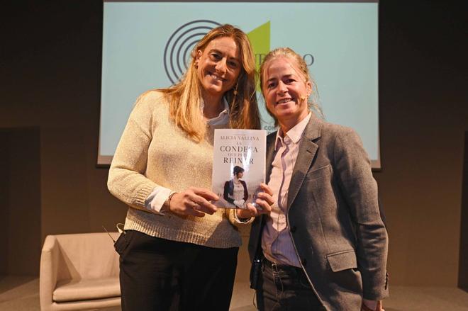 La periodista, historiadora del arte y escritora Alicia Vallina durante la charla coloquio del Club Faro