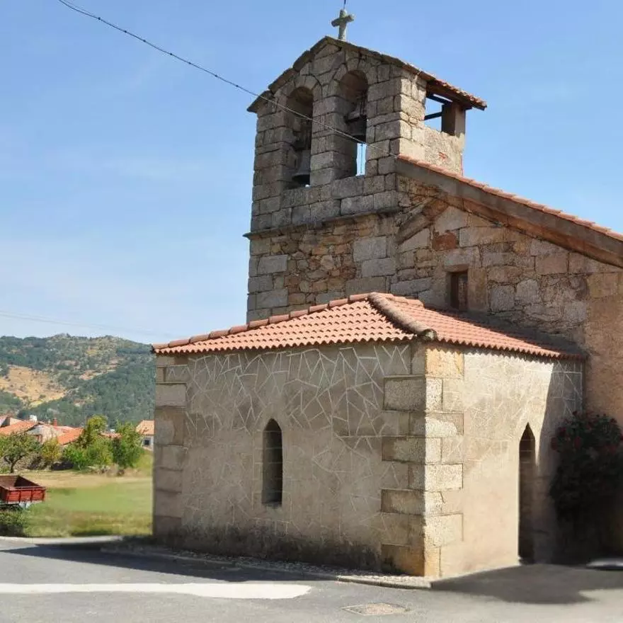 El refugio de Alba Carrillo es un pueblo de 81 vecinos en Ávila donde manda la cuarta generación de su familia