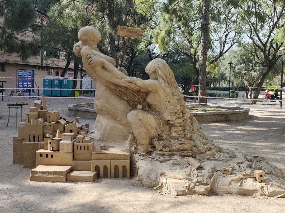 Dramatismo en la falla "No olvidar la dana".