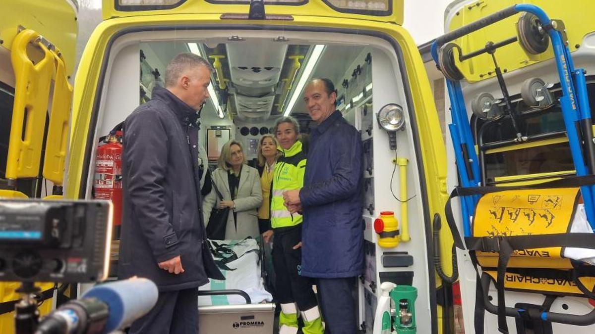 El consejero de Sanidad del Gobierno de Aragón, José Luis Bancalero, en su anuncio de la recuperación de las UVI móviles en Jaca.
