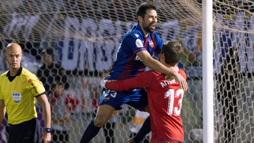 Coke y Aitor celebran la clasificación.