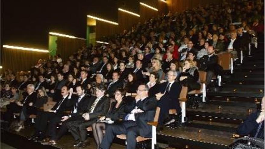 El teatre de Lloret ha obert oficialment sis mesos després de la jornada de portes obertes amb una òpera.