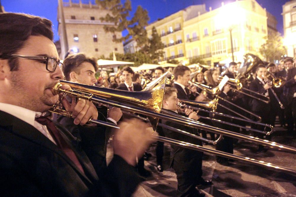 Medio millar de músicos interpretan 'Paquito el Chocolatero'