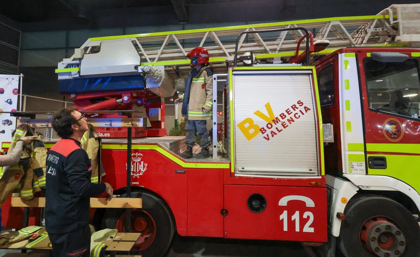 Los más pequeños disfrutan en Expojove de las vacaciones navideñas