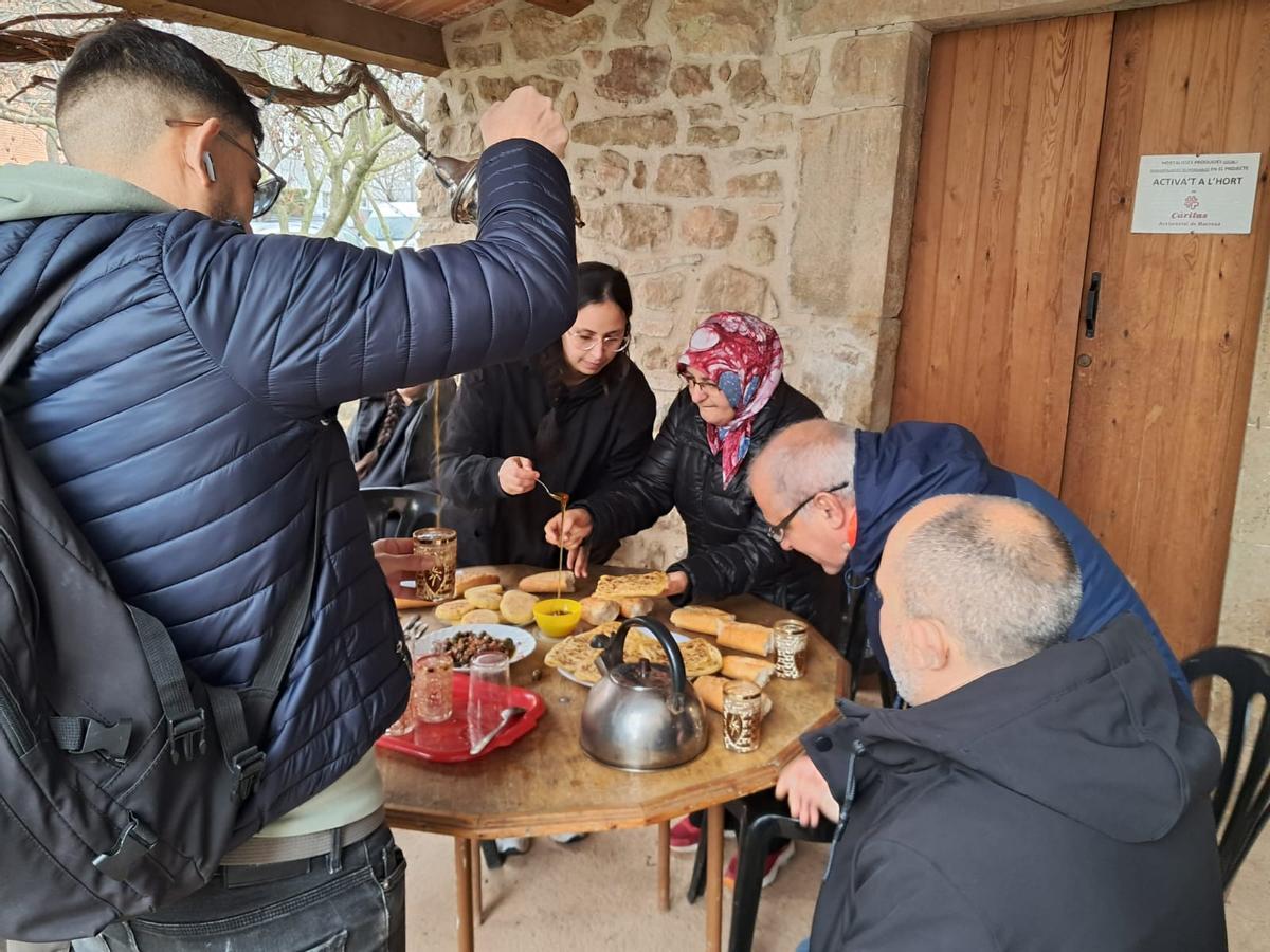 El te amb coques casolanes que van servir al final de la visita