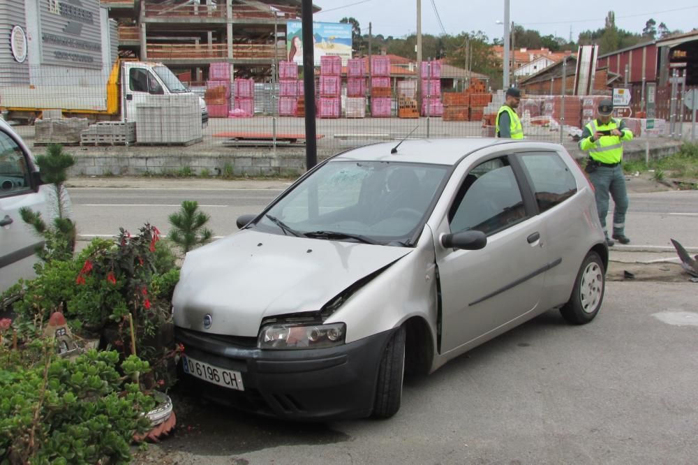 María Jesús Otero estrella su Audi en Llanes