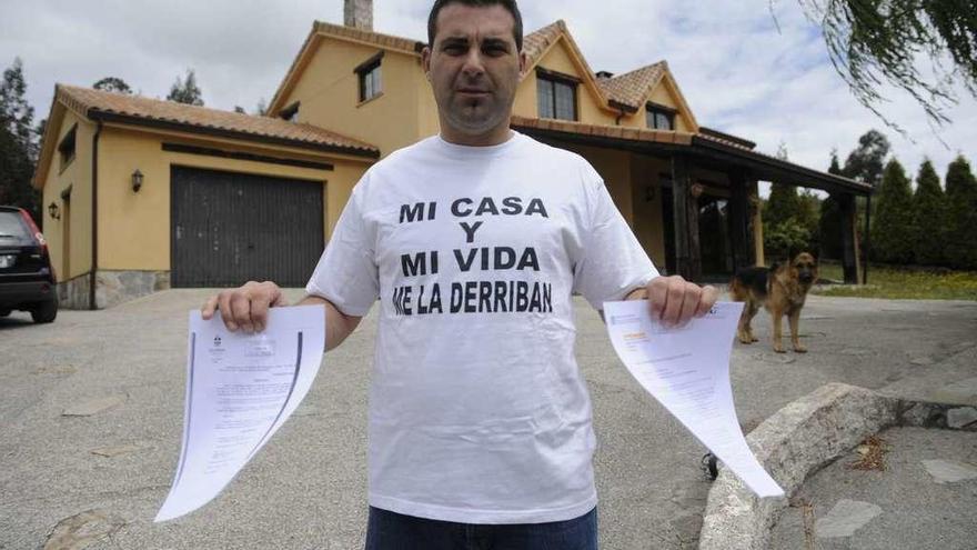 &quot;Mi casa y mi vida me la derriban&quot;.