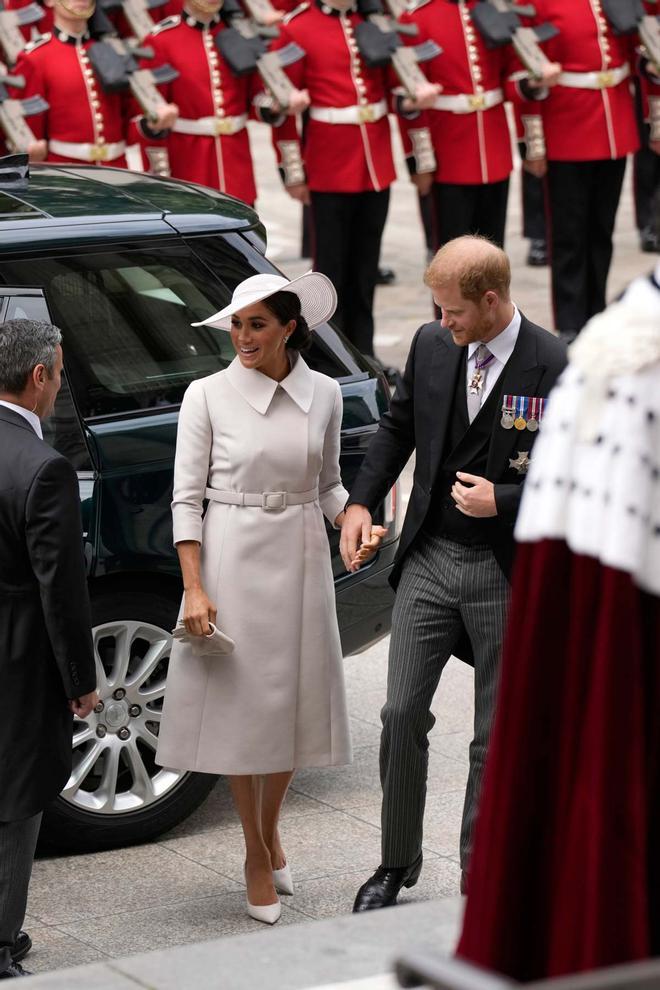 Meghan Markle y el príncipe Harry llegan a la catedral de St. Paul para la misa en honor de la reina Isabel II