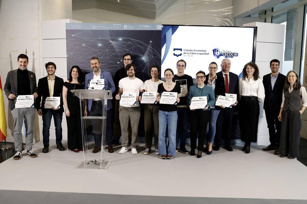 Foto de familia de la entrega de los Premios Cecocib 2026, este martes, en la Sala Eisenmann de la Cidade da Cultura.