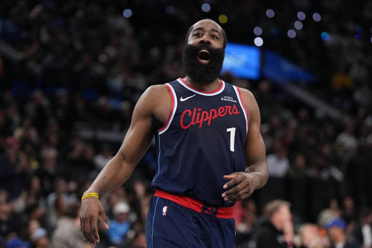 James Harden superó a Shaquille O'Neal y se convirtió en el noveno máximo anotador de la historia de la NBA