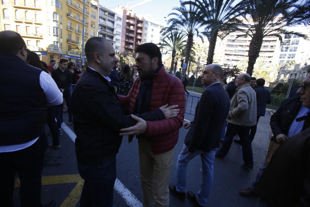 Los Hermanos Ferrández abren la Nochevieja 2017 con una potente mascletà en Luceros.