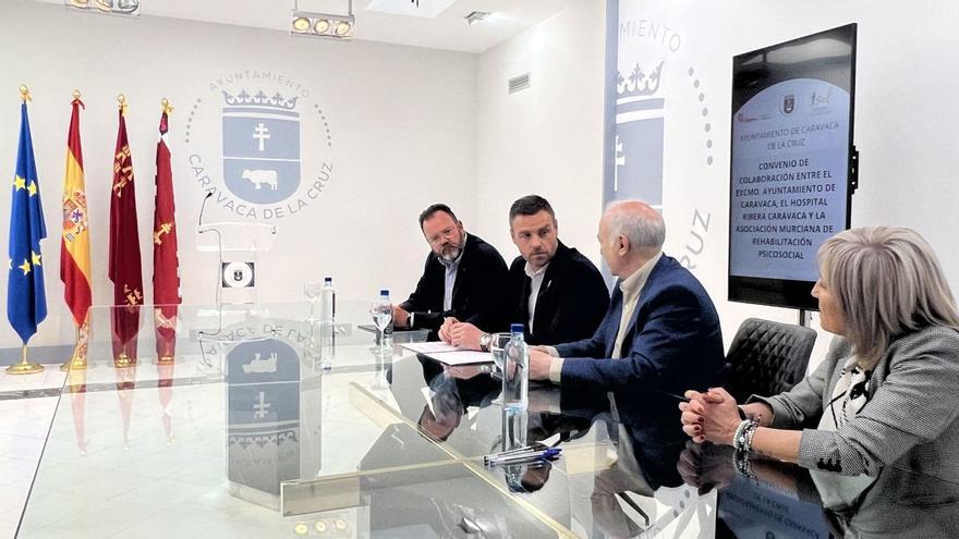 Un momento de la firma del convenio.