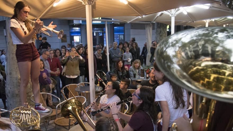 La Balkan Paradise Orchestra en una actuació a la Fira Mediterrània de Manresa