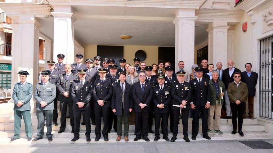 El Ayuntamiento de Cabra reconoce la labor de agentes y personal vinculado a la seguridad en la festividad de san Rodrigo Mártir