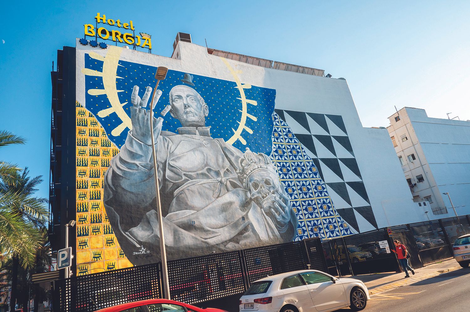 Grafiti de Francisco de Borja en la fachada del hotel Borgia, obra de Diego As.
