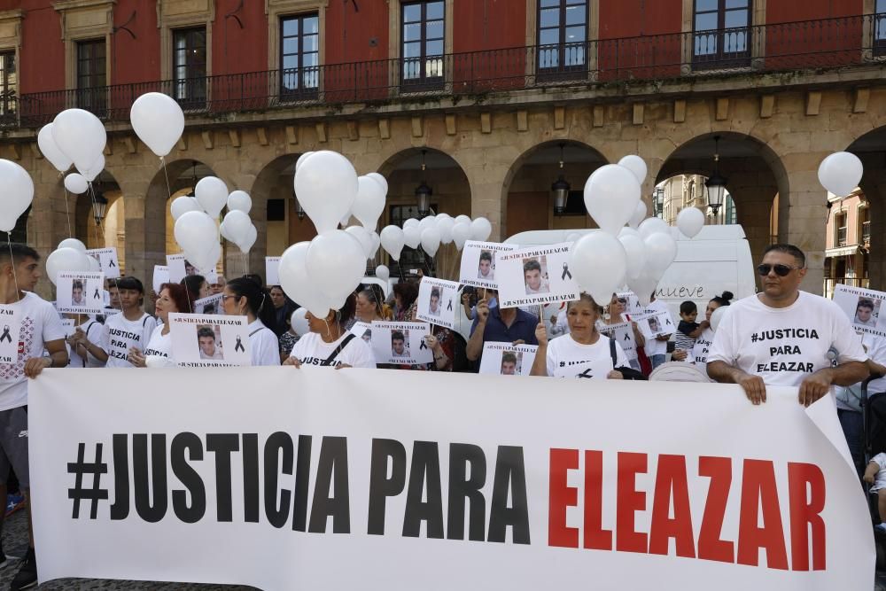 Suelta de globos para exigir justicia con Eleazar